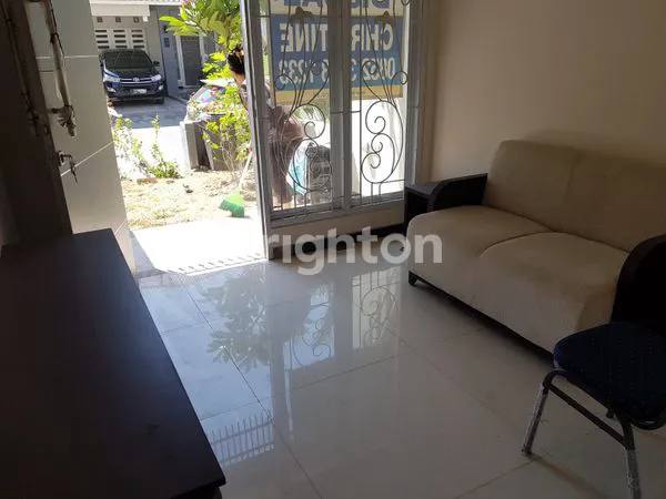 image RUMAH TINGGAL SIAP HUNI 2 LT FULL FURNISH DI SUKOLILO DIAN REGENCY SURABAYA TIMUR (8)