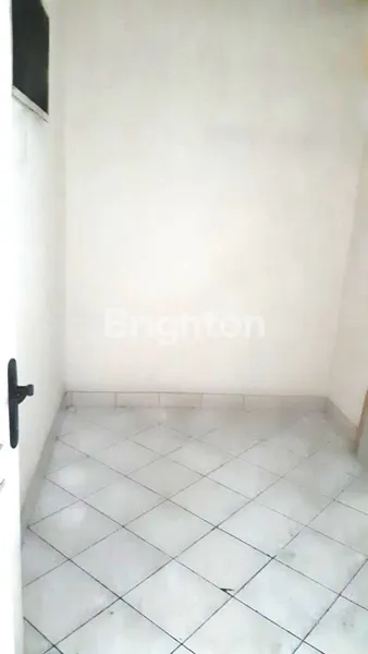 image RUMAH 1,5 LANTAI SEMI FURNISHED BEBAS BANJIR LIPPO KARAWACI TANGERANG (7)