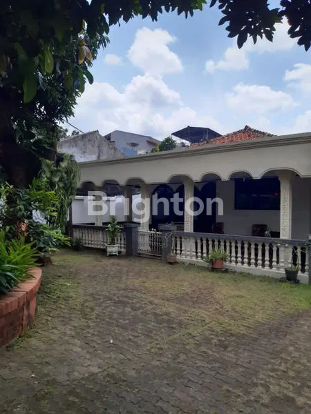 image RUMAH BISA BUAT USAHA LOKASI STRATEGIS PINGGIR JALAN RAYA DI KRAMAT JATI JAKARTA TIMUR (1)