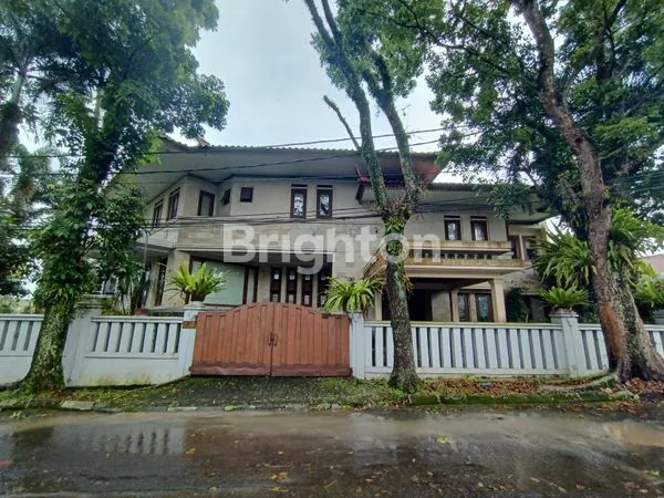 RUMAH CANTIK MEWAH DI HOOK ADA SWIMMING POOL HALAMAN LUAS SUPER NYAMAN TURUN HARGA \U203C\UFE0F\U203C\UFE0F