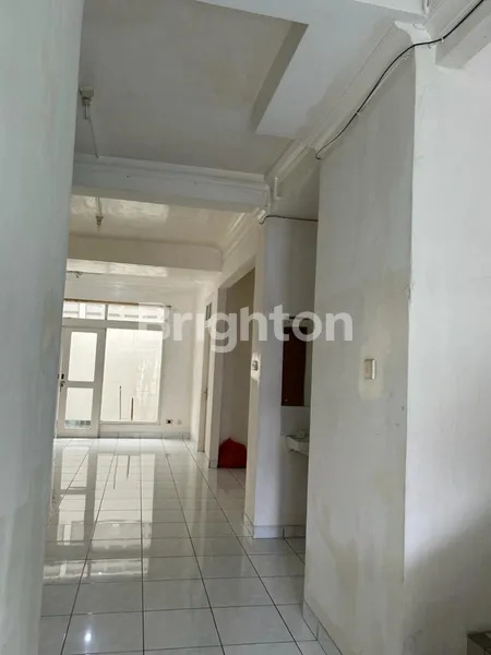 image RUMAH 2 LANTAI NYAMAN DAN AMAN DI PERUMAHAN ELIT TAMAN HIMALAYA LIPPO KARAWACI CENTRAL (6)