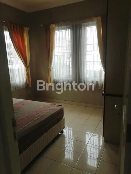 image RUMAH 2 LANTAI FULL FURNISED HOEK SIAP HUNI DIDALAM CLUSTER KOTA WISATA,CIBUBUR,JAWA BARAT (8)