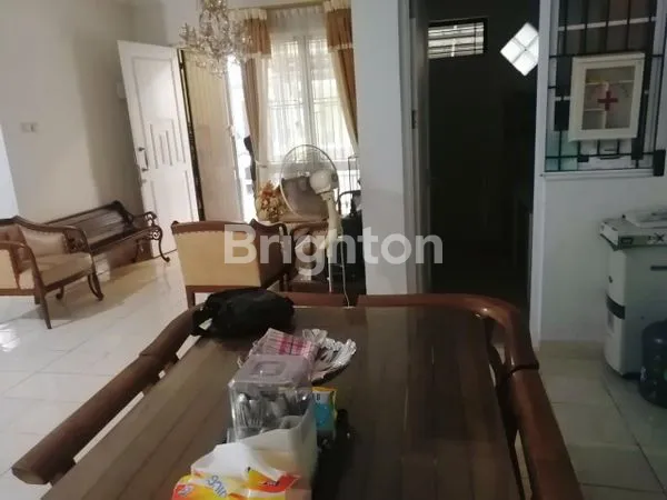 image RUMAH 2 LANTAI FULL FURNISED HOEK SIAP HUNI DIDALAM CLUSTER KOTA WISATA,CIBUBUR,JAWA BARAT (7)