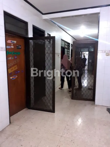 image RUMAH RANGKAH 2 LANTAI DEKAT STADION TAMBAKSARI, PANTAI RIA KENJERAN SIAP HUNI (4)