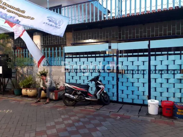 image RUMAH RANGKAH 2 LANTAI DEKAT STADION TAMBAKSARI, PANTAI RIA KENJERAN SIAP HUNI (1)