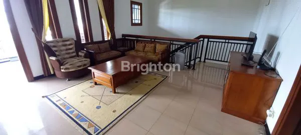 image RUMAH MEWAH DEKAT AKPOL (3)