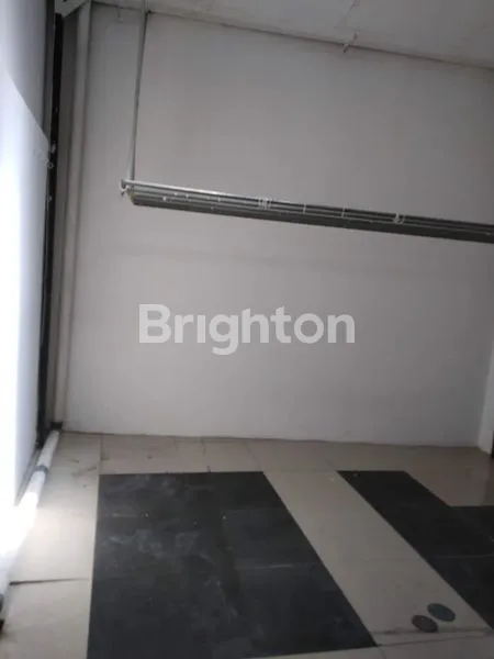 image RUKO TOMANG BANGUNAN 3 LANTAI ADA 3 UNIT DIPINGGIR JALAN BESAR COCOK UNTUK KANTOR ATAU USAHA LAINNYA (4)