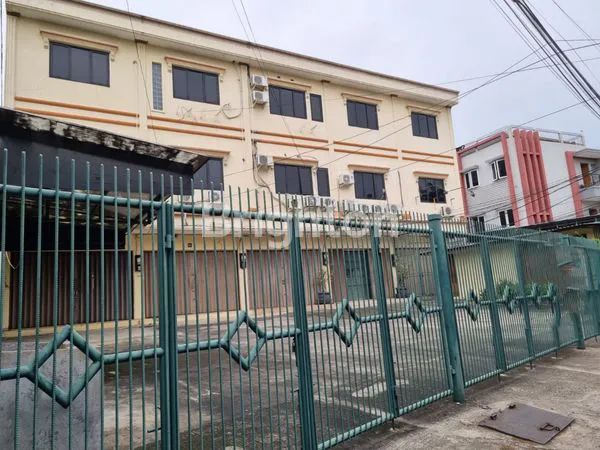 image RUKO TOMANG BANGUNAN 3 LANTAI ADA 3 UNIT DIPINGGIR JALAN BESAR COCOK UNTUK KANTOR ATAU USAHA LAINNYA (1)