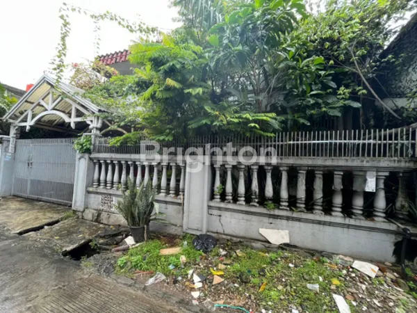 image RUMAH TUA HITUNG TANAH DI LOKASI STRATEGIS BEBAS BANJIR DI DURI KEPA TANJUNG DUREN JAKARTA (3)