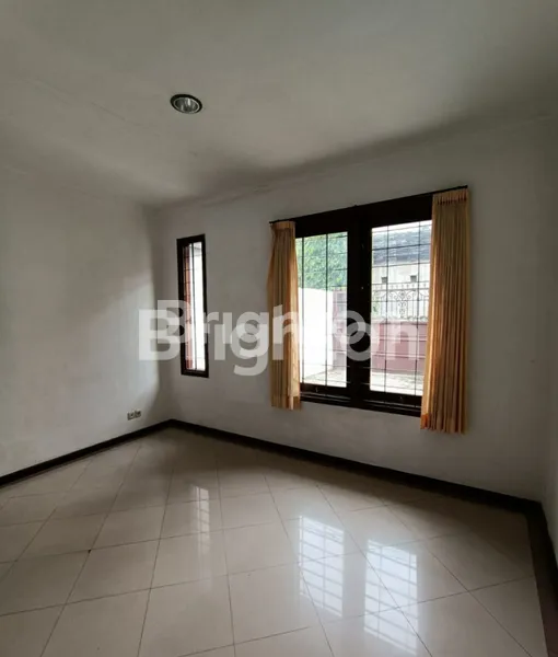 image RUMAH BERSIH TERAWAT DI CHRIS KENCANA SURABAYA (2)