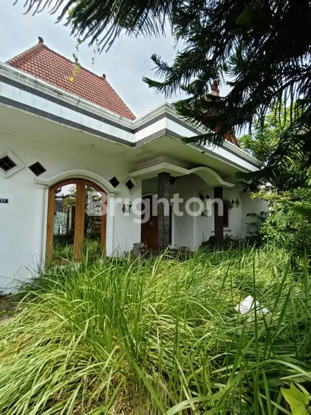 image RUMAH MEWAH TENGAH KOTA SOLO (2)