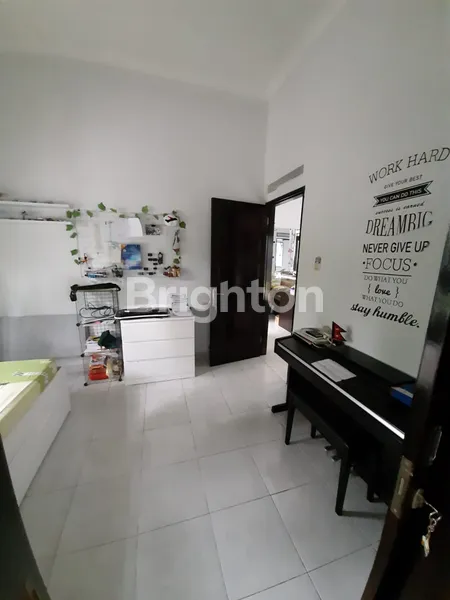 image RUMAH FULLY FURNISHED, APIK, STRATEGIS DI MUTIARA SENTUL (7)