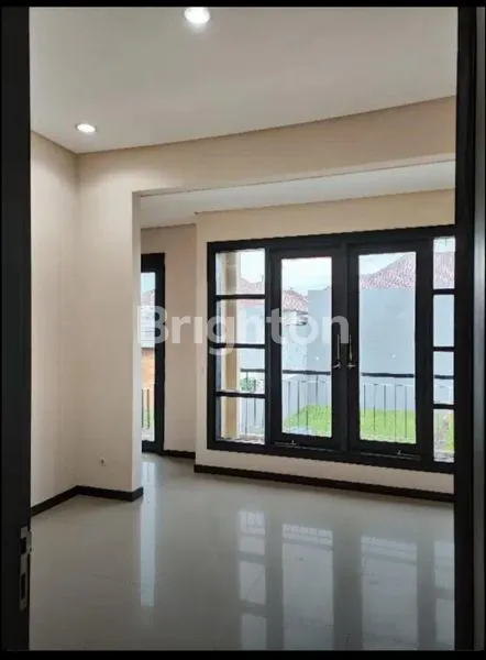 image RUMAH SIAP HUNI HABIS RENOV KERTAJAYA INDAH REGENCY SURABAYA TIMUR (3)
