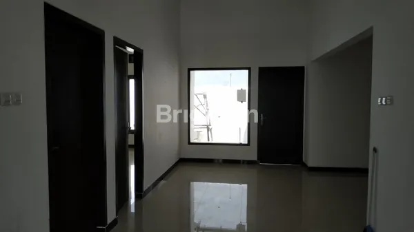 image RUMAH DEKAT TERMINAL BRATANG NGAGEL NGINDEN KLAMPIS PERBANAS UNTAG KEBUN BIBIT (3)