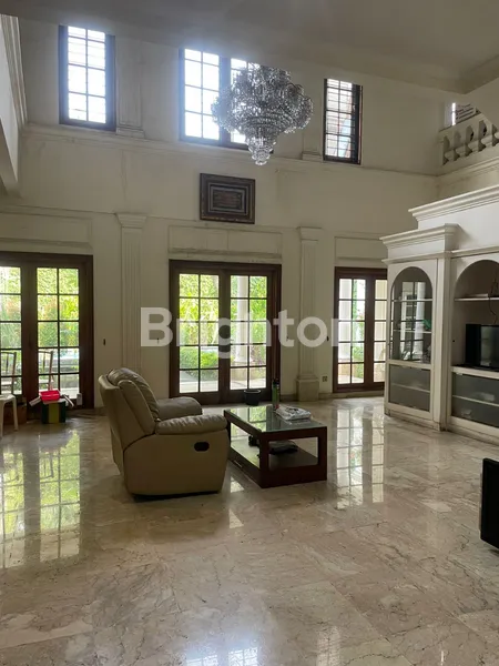 image RUMAH BESAR DI LOKASI STRATEGIS SIAP HUNI COCOK UNTUK BISNIS DI PERMATA HIJAU, JAKARTA SELATAN (5)