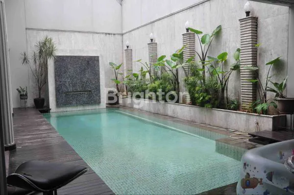 image RUMAH ASRI  DENGAN NOMOR CANTIK DAN STRATEGIS DI KAWASAN JAKARTA SELATAN (4)