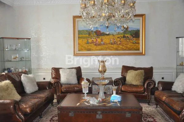 image RUMAH ASRI  DENGAN NOMOR CANTIK DAN STRATEGIS DI KAWASAN JAKARTA SELATAN (3)