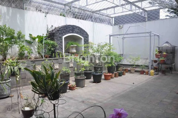 image RUMAH ASRI  DENGAN NOMOR CANTIK DAN STRATEGIS DI KAWASAN JAKARTA SELATAN (5)