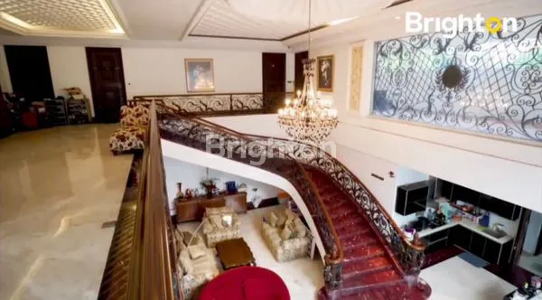 image RUMAH ASRI  DENGAN NOMOR CANTIK DAN STRATEGIS DI KAWASAN JAKARTA SELATAN (1)