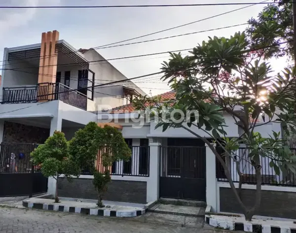 image RUMAH MEDOKAN DEKAT RUNGKUT KAMPUS UPN ROW 2 MOBIL (1)