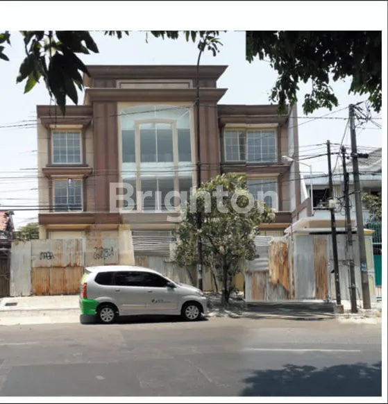 image BANGUNAN 3 LANTAI BARU GRESS RAYA JEMURSARI BONUS CCTV DAN LIFT SCHINDLER (1)