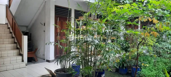 image RUMAH HITUNG TANAH DI MAINROAD SURYA SUMANTRI BANDUNG (4)