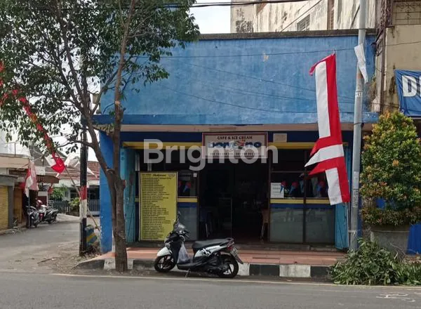 image BANGUNAN PUSAT KOTA DEKAT ALUN ALUN (1)