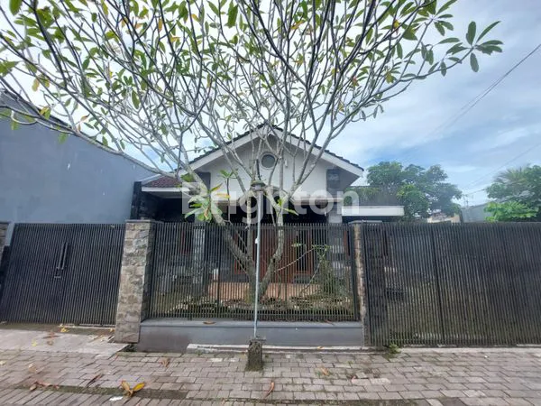 image RUMAH HOOK BERSIH JL LETJEN SUTOYO (1)