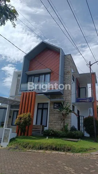 image RUMAH 2 LANTAI HOOK  DENNGAN VIEW 360 DERAJAT KOTA BATU (1)