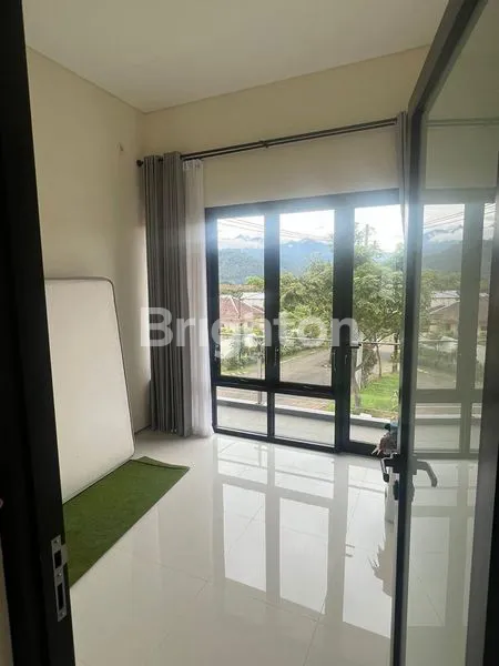 image RUMAH 2 LANTAI HOOK  DENNGAN VIEW 360 DERAJAT KOTA BATU (4)