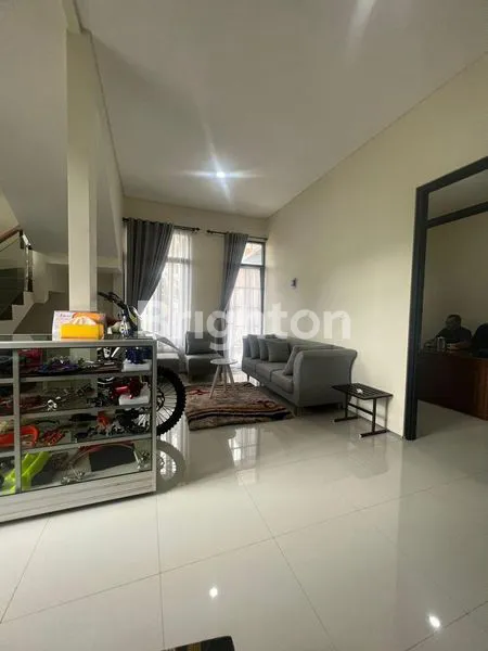 image RUMAH 2 LANTAI HOOK  DENNGAN VIEW 360 DERAJAT KOTA BATU (5)