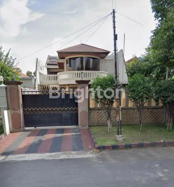 image RUMAH MEWAH 2 LANTAI TENGAH KOTA STRATEGIS DEKET RAYA DARMO (1)