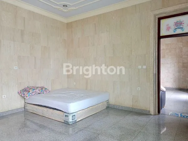 image RUMAH 3 LANTAI FULL MARMER DENPASAR (4)