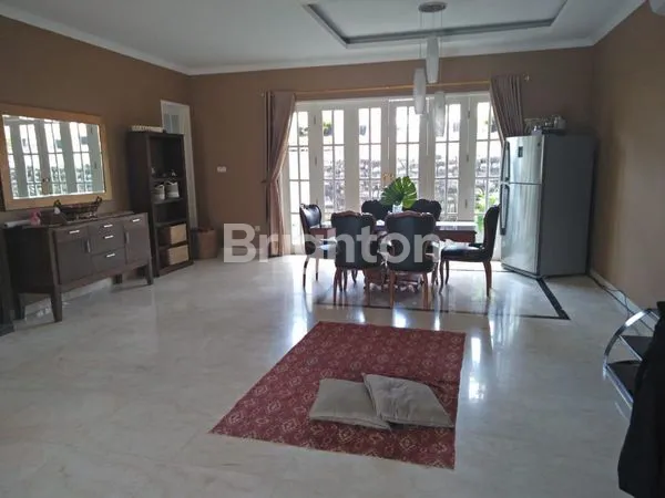 image TURUN HARGA DARI 11 MILIAR JADI 8 MILIAR (NEGO) RUMAH KEMBAR MEWAH 3 LANTAI (2 RUMAH JADI 1) LOKASI CEMPAKA PUTIH TENGAH (5)