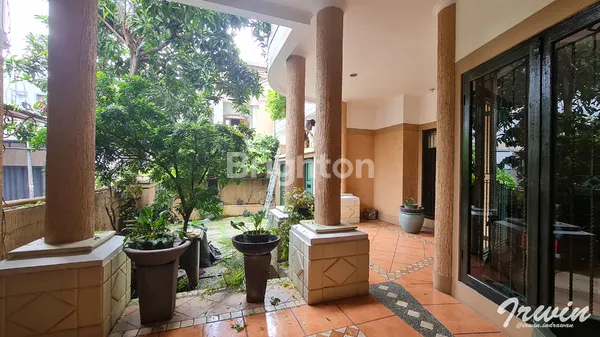 image RUMAH CLASSIC ASRI 3 LANTAI SIAP HUNI PONDOK INDAH (2)