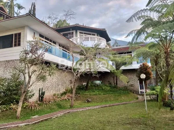 image VILLA DI JL SEDAP MALAM PASURUAN  (1)