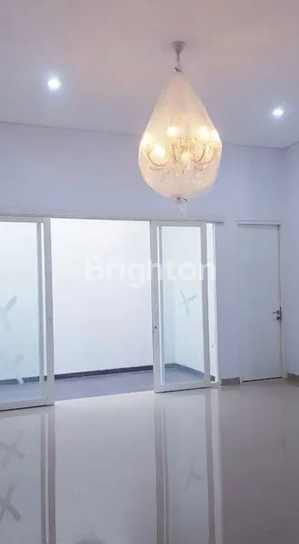 image RUMAH BARU 2 LT MINIMALIS MODERN DI IMPERIAL BEACH PAKUWON CITY SURABAYA  (3)