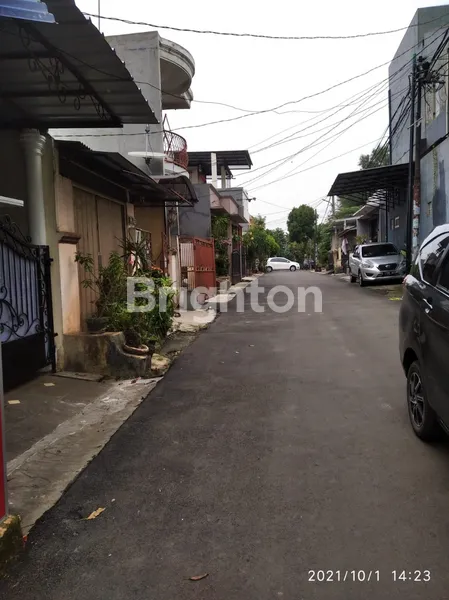 image RUMAH KOMPLEKS VILLA DAGO CIPUTAT BANTEN (7)