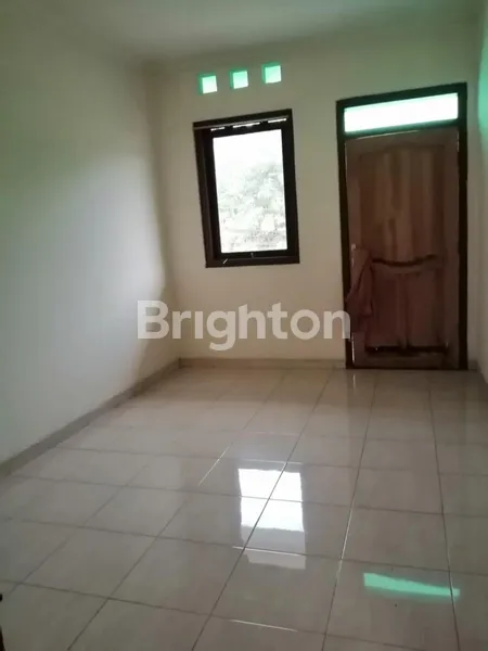 image RUMAH BAGUS TERAWAT DI JEMUR ANDAYANI MURAH LOKASI STRATEGIS HARGA NEGO DEKAT PUSAT KOTA SURABAYA (5)