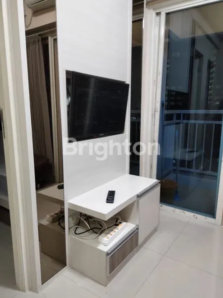 image TINGGAL BAWA KOPER APARTEMEN TANGLIN PAKUWON 2 BEDROOM VIEW POOL DAN CITY (5)