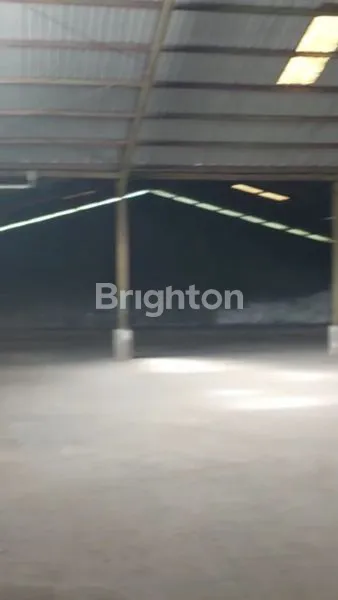 DI SEWAKAN GUDANG  2000M² DI DAERAH INDUSTRI SENTUL NANGGEWER...LANTAINYA SUDAH DI BETON..CONTAINER 40FT MASUK DALAM GUDANG