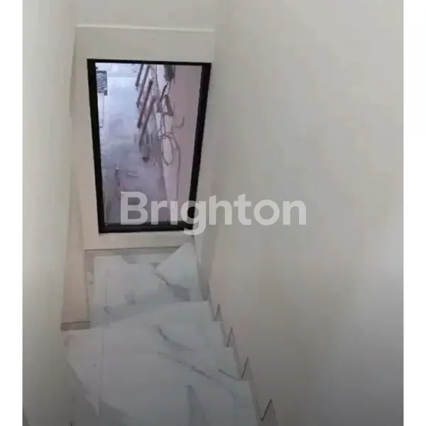 image RUMAH BARU GRESS 2 LANTAI RUNGKUT SELANGKAH KE SUPERINFO DAN MERR FULLY FURNISHED (4)