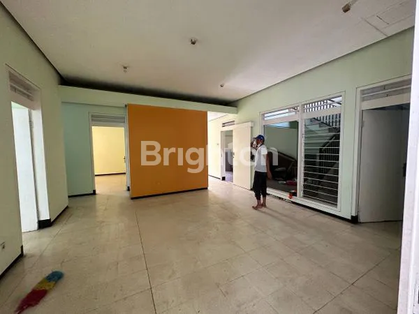 image RUMAH MANYAR TIRTOASRI DEKAT KLAMPIS, MANYAR JAYA, MENUR PUMPUNGAN BARU RENOVASI (2)