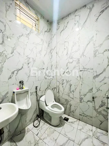 image  RUKO SEMI FURNISHED JALAN KAPTEN SUMARSONO SIAP HUNI (4)