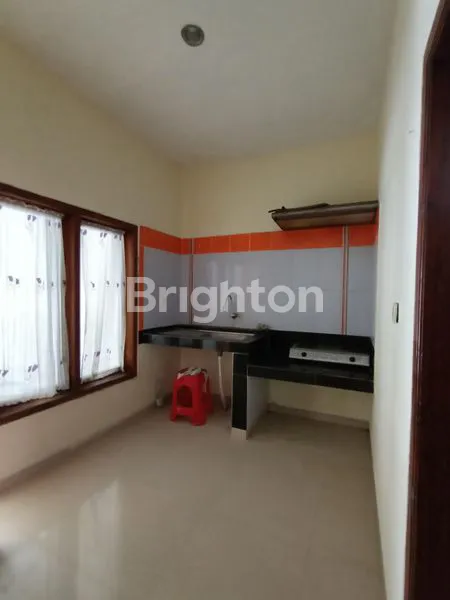 image RUMAH SEMI FURNISH DI KAWASAN PERUMAHAN ELITE DEKAT DENGAN HOTEL BINTANG 5 SOLO (8)