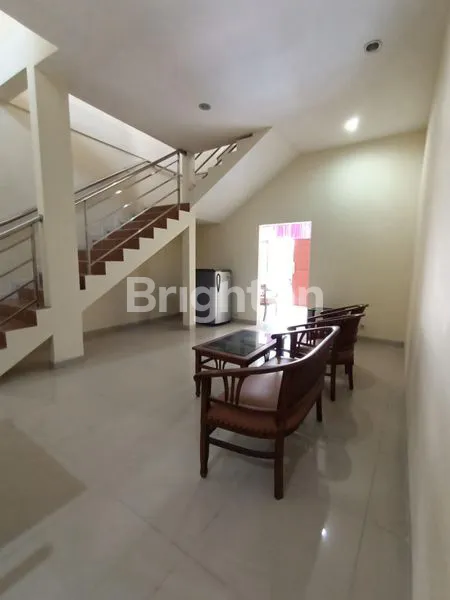 image RUMAH SEMI FURNISH DI KAWASAN PERUMAHAN ELITE DEKAT DENGAN HOTEL BINTANG 5 SOLO (3)