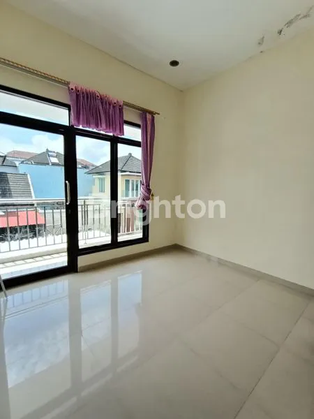 image RUMAH SEMI FURNISH DI KAWASAN PERUMAHAN ELITE DEKAT DENGAN HOTEL BINTANG 5 SOLO (6)