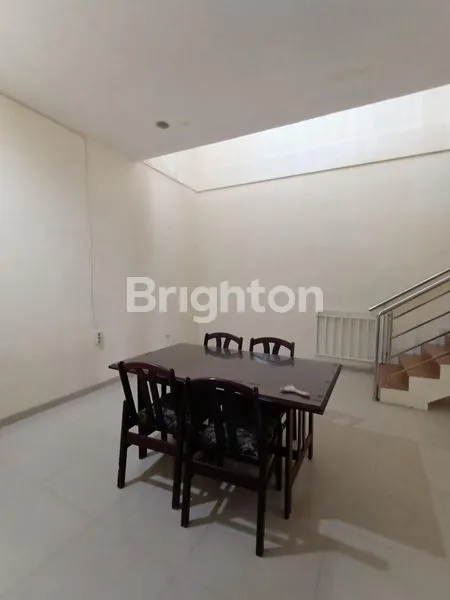 image RUMAH SEMI FURNISH DI KAWASAN PERUMAHAN ELITE DEKAT DENGAN HOTEL BINTANG 5 SOLO (4)