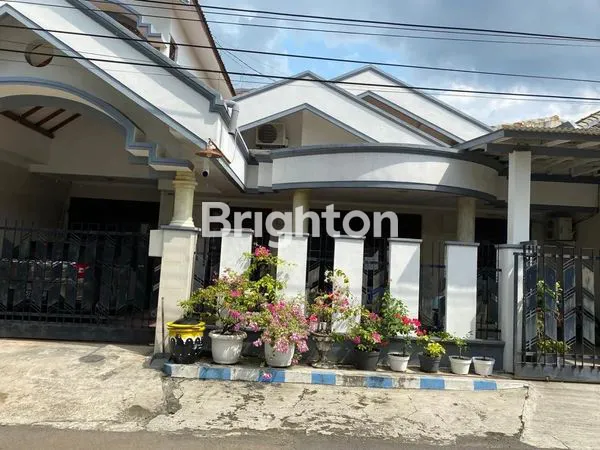image RUMAH MEWAH 2 LANTAI DI BARUK UTARA DEKAT MERR, SEMI FURNISHED (1)