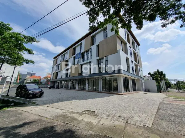 image RUKO BARU GRESS 4 LT DI EASTON SQUARE SURABAYA PARKIR SANGAT LUAS (2)